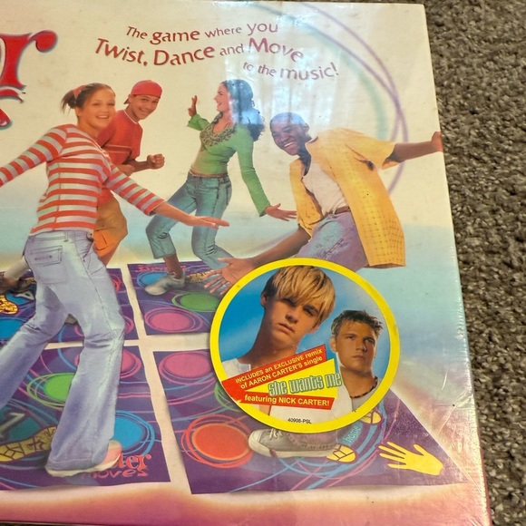 New sealed in box. Vintage Twister Moves game from 2003 - Picture 6 of 6
